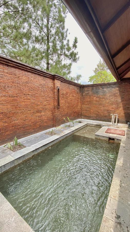 Chrome Hotel & Resort Solo Colomadu Экстерьер фото