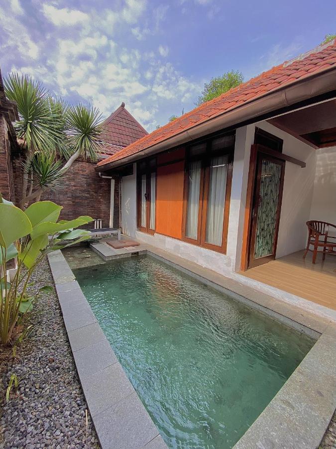 Chrome Hotel & Resort Solo Colomadu Экстерьер фото