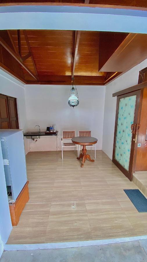 Chrome Hotel & Resort Solo Colomadu Экстерьер фото