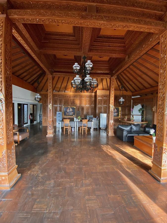 Chrome Hotel & Resort Solo Colomadu Экстерьер фото