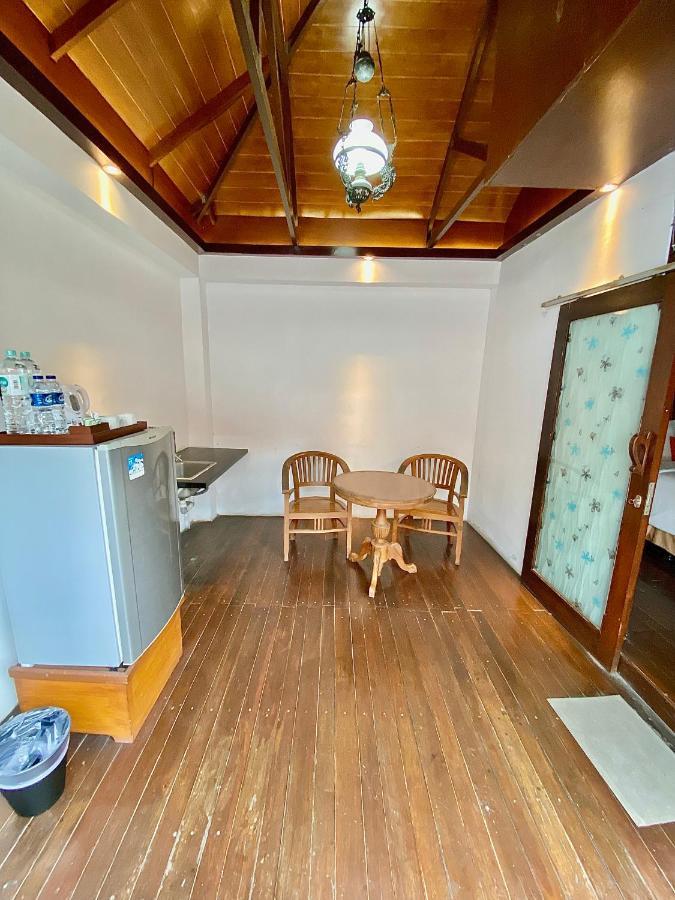 Chrome Hotel & Resort Solo Colomadu Экстерьер фото