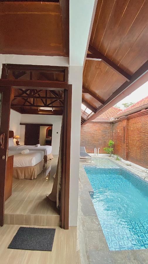 Chrome Hotel & Resort Solo Colomadu Экстерьер фото