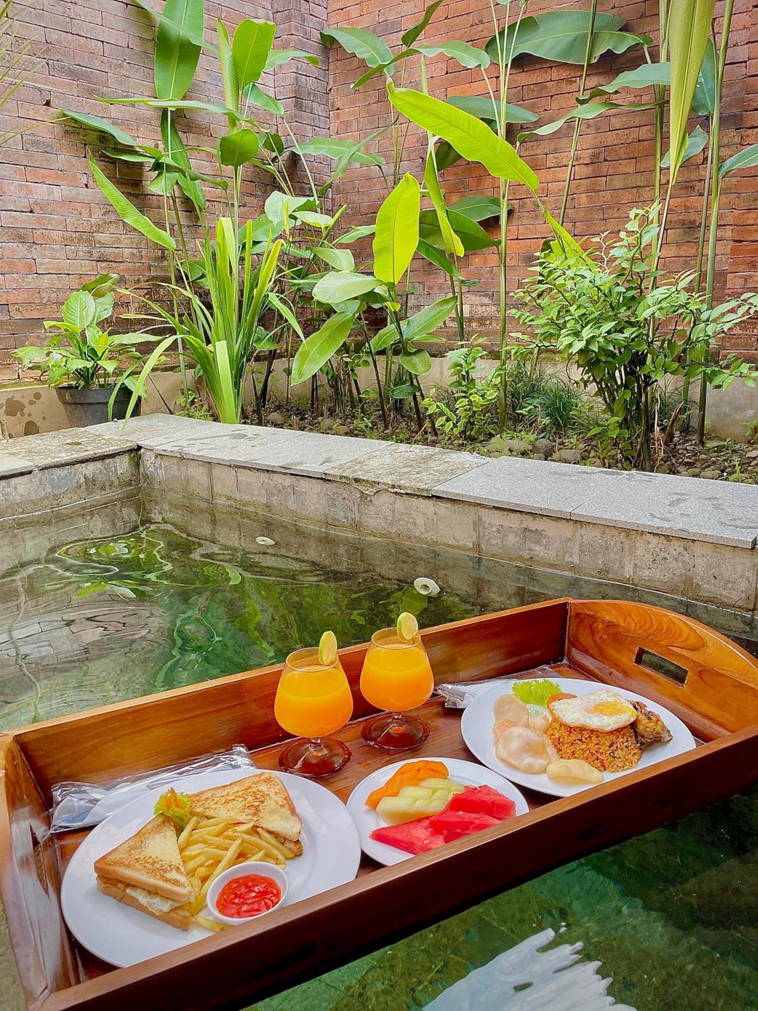 Chrome Hotel & Resort Solo Colomadu Экстерьер фото