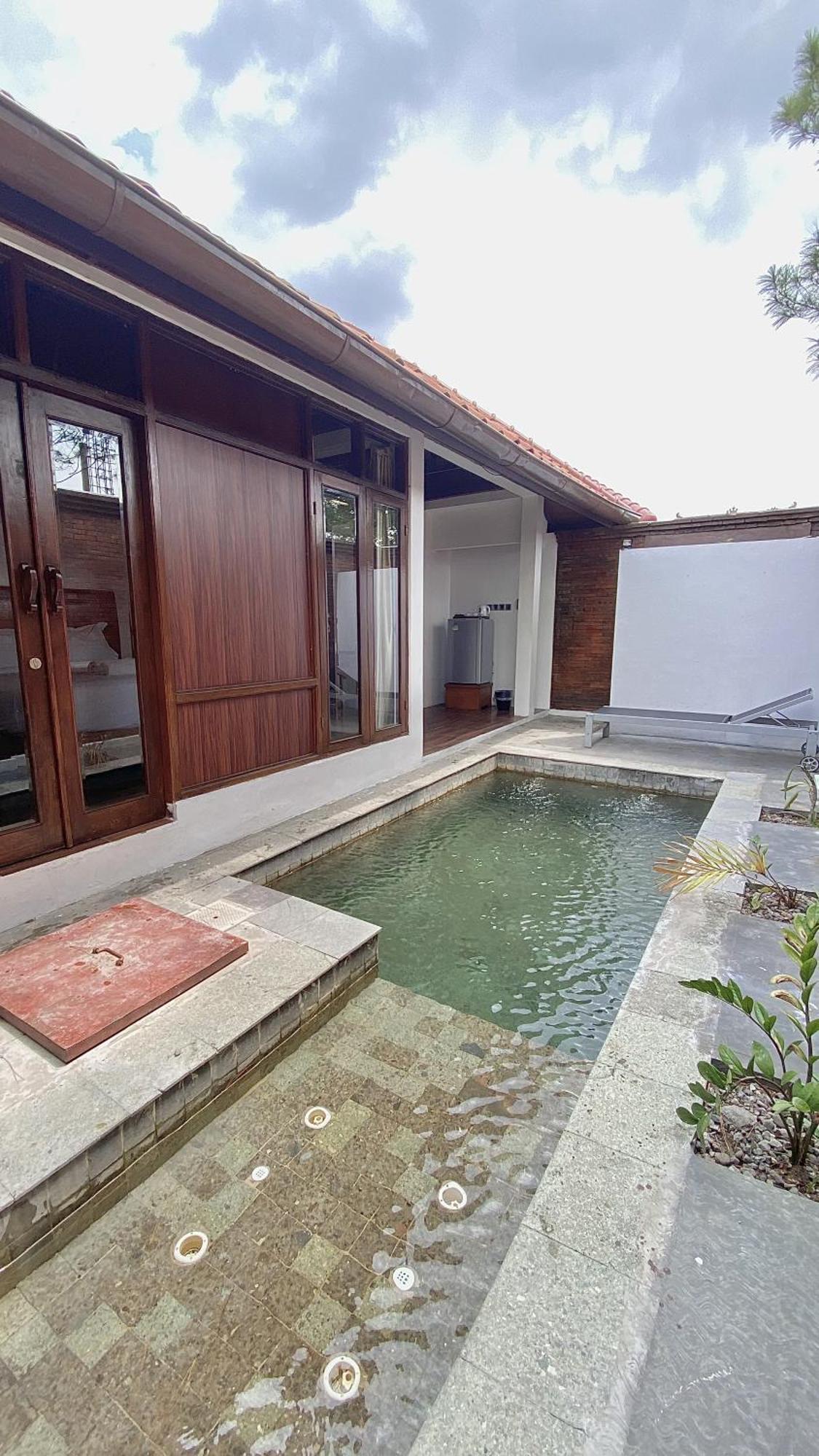 Chrome Hotel & Resort Solo Colomadu Экстерьер фото