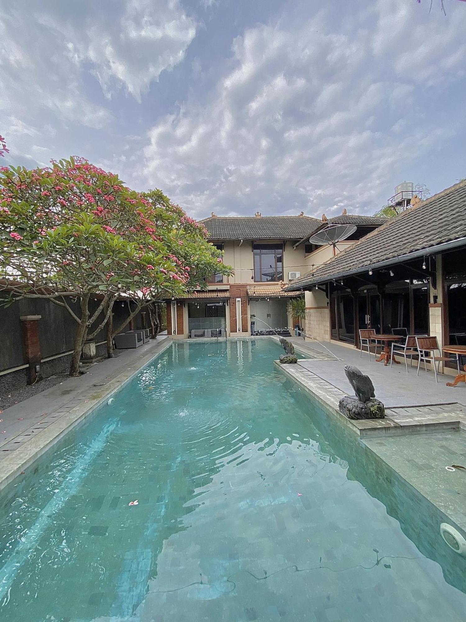 Chrome Hotel & Resort Solo Colomadu Экстерьер фото
