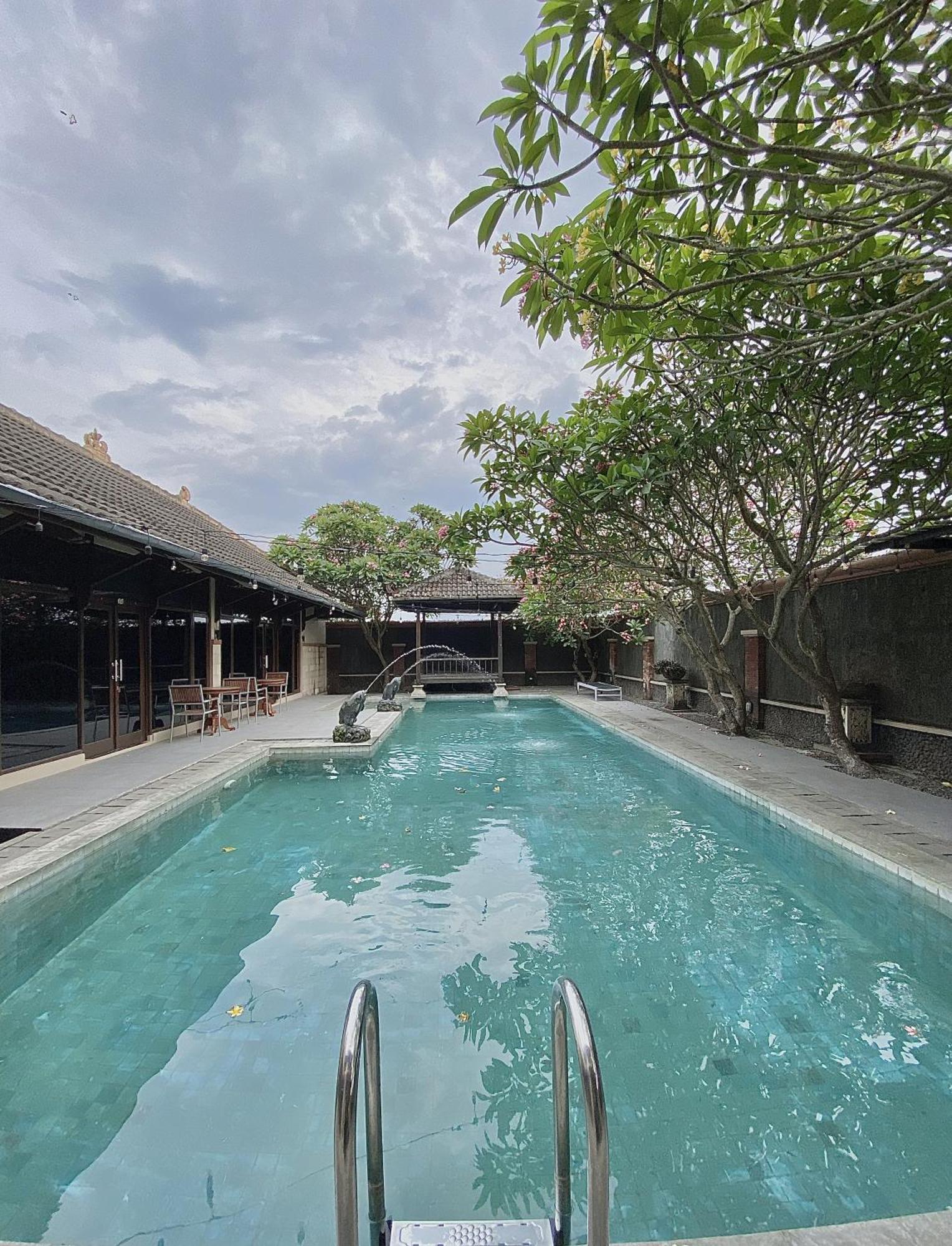 Chrome Hotel & Resort Solo Colomadu Экстерьер фото